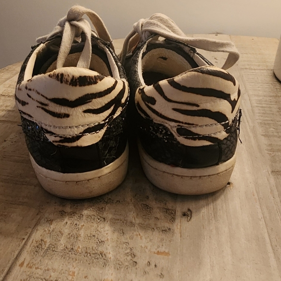 Dolce Vita Sneakers Zebra Size 6.5 - Picture 2 of 5